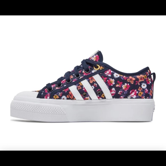 NWT Floral Adidas Pumps Size Women’s US 5 *Offers Welcome* - Picture 2 of 5